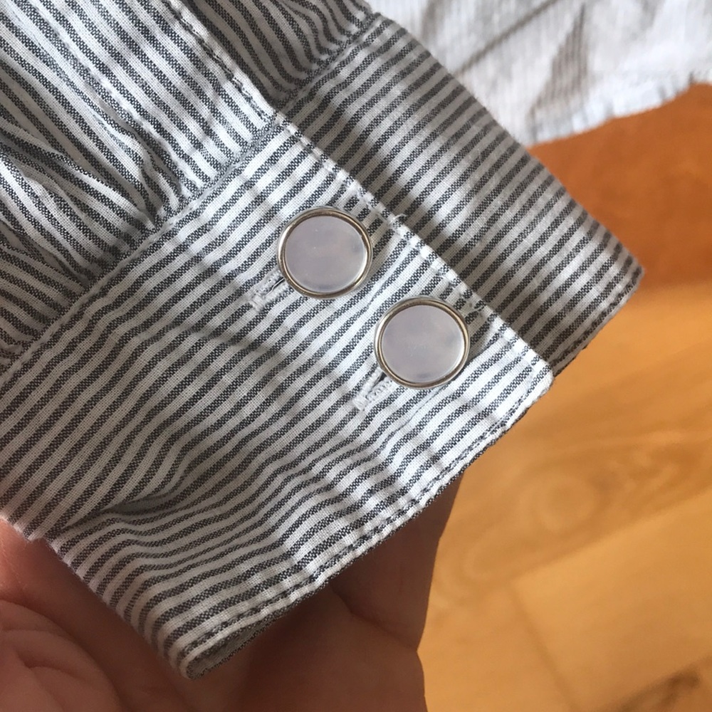 Button down - Picture 3 of 4